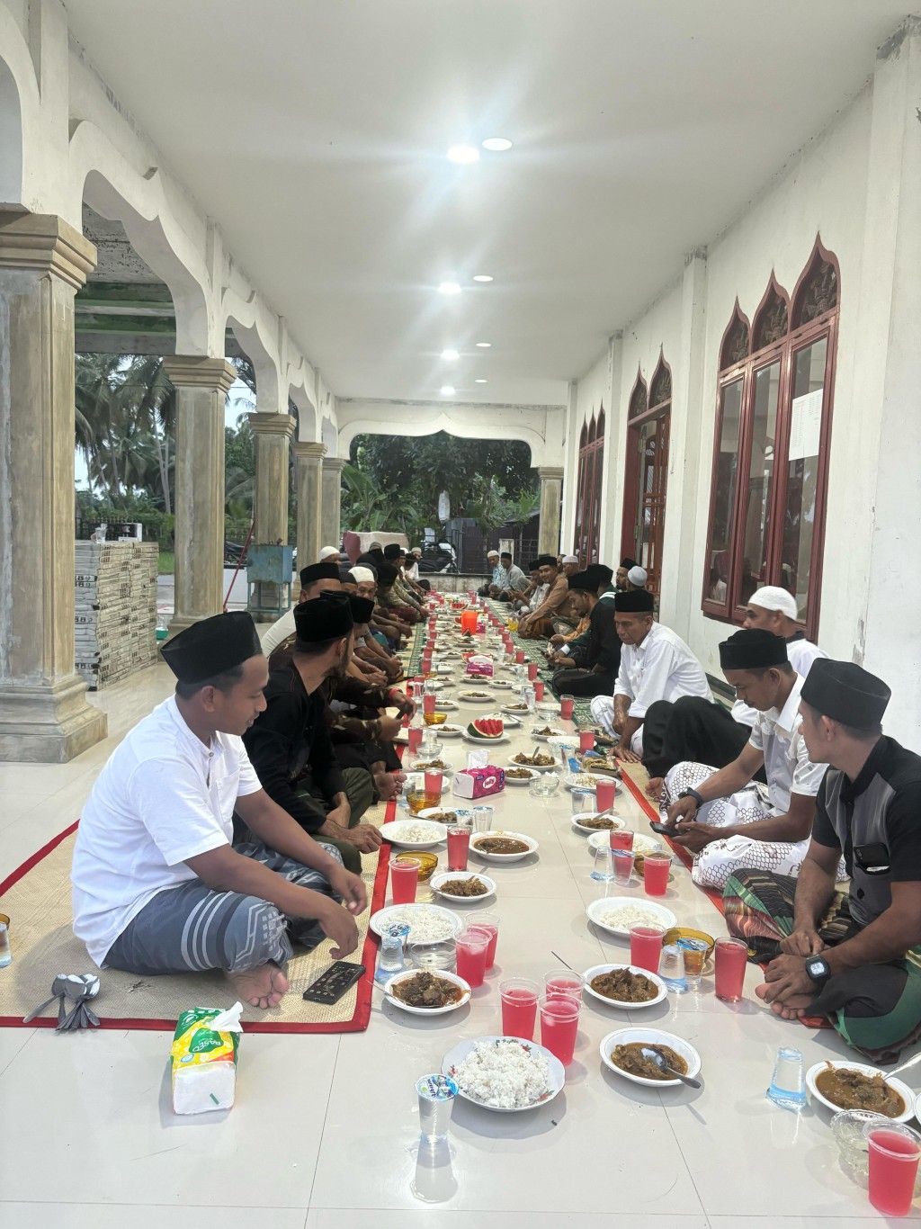 Buka puasa bersama dengan warga Desa pada malam 21 Ramdhan